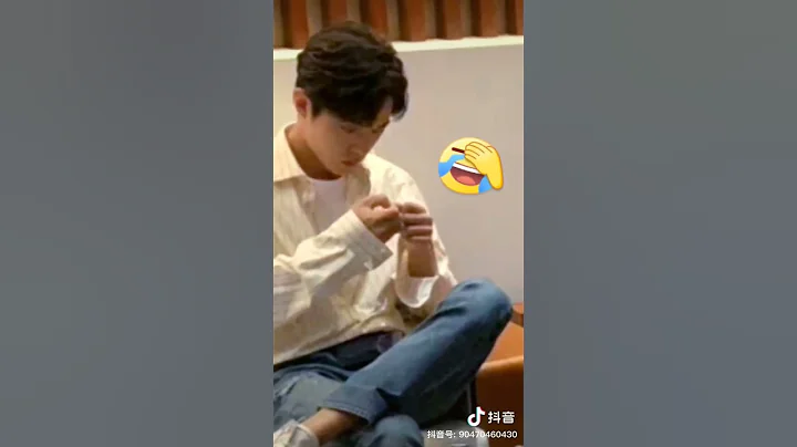 XiaoZhan, do you only play with your fingers if you can't beat him😂😂😂 #肖战 #王一博 - DayDayNews