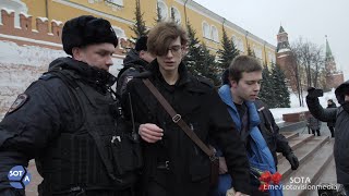Пацанов и журналистов задержали на митинге жен мобилизованных у Кремля в годовщину войны в Украине