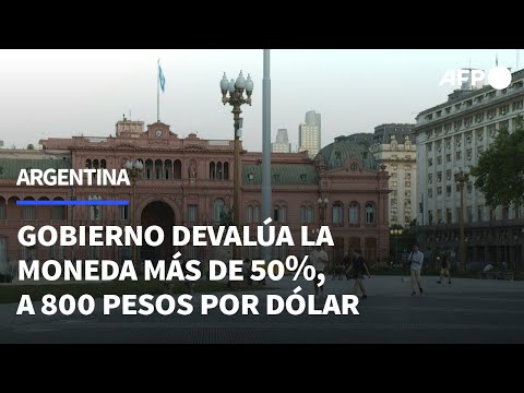 Milei lanza plan de austeridad y devalúa más de 50% la moneda argentina | AFP