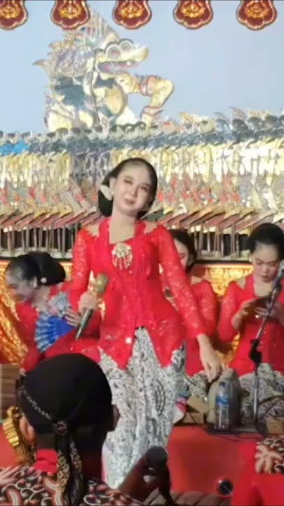 Penampilan sinden ayu memukau