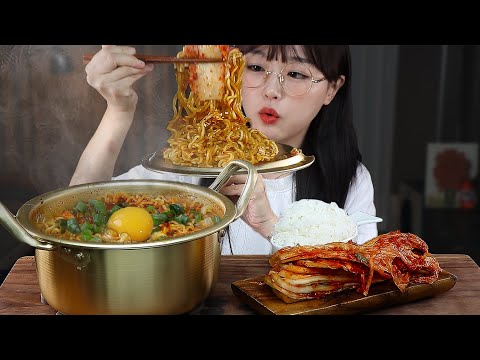 ASMR YEMEK Baharatlı Ramen ve Kimchi🍜😋 | MUKBANG