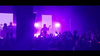 Into It-Chase Atlantic (Live)