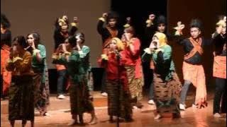 Yamko Rambe Yamko oleh Jams Choir di HUT OJK ke-5