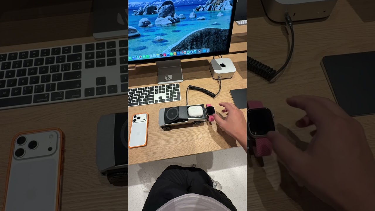 Three-in-one power bank, mobile phones, watches and headphones can be used without a charging cable