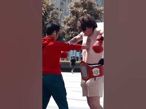 Смелый карлик постоял за себя 😱 - YouTube