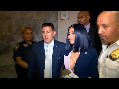 Vidéo: Cardi B Plaide Non Coupable Des Accusations De Combat De Club