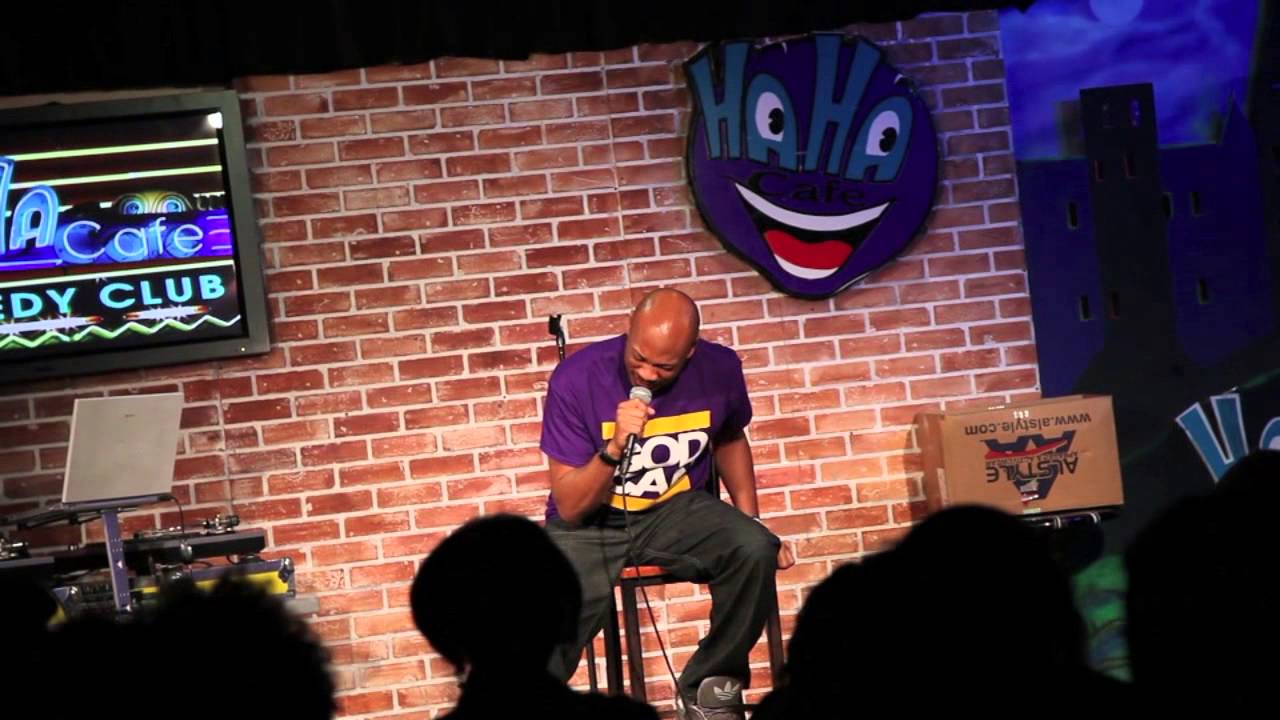 Comedian Aaron Edwards talks about Vegas (Hilarious)(I can relate)