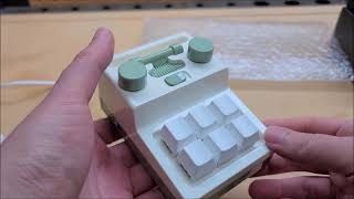 Energy Fort USB/Bluetooth RGB Mechanical Programmable Keypad Review
Check out the Amazon sales page here: https://pixel.xin/1E6Yes
I do a lot of CAD (computer aided design/modeling) and programming work so Im way past due on getting a macropad to speed up my workload. So when Energy Fort reached out to me to review their new wireless programmable keypad I was keen to see if it was worth the ~$60 asking price. Lets put it through the paces at my day job, see how it holds up, and if the bundled programming software is user friendly. Finally I see obvious screws covered by rubber pads so you know what that means! Teardown time!
Ive posted a link for Ebay purchase referrals. If you use the link below then I get a small kickback from your purchase (it will cost you nothing, I just get paid for referring customers).
https://ebay.us/ez4e8u
Special thanks to Eric Skiff for freely providing the music used in this video off his album Resistor Anthems. His music can be found at http://ericskiff.com/music/
My RGB Gameboy Backlight Controller is now available at http://www.roarkesretrocorner.com!!!
Use the code SJM (all caps) to receive 10% off of your order!
ICStation Affiliate Link: http://www.icstation.com/index.php?aid=212
Code: sjmics
Discount Amount: 15% off
Max Use: 1 (one for per user)
Amount Limit: 300
Consider supporting me on Patreon: http://www.patreon.com/sjm4306 Energy Fort USB/Bluetooth RGB Mechanical Programmable Keypad Review