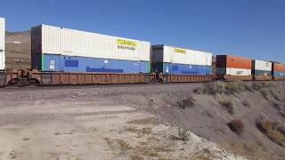 BNSF stacktrain meet Cajon Pass