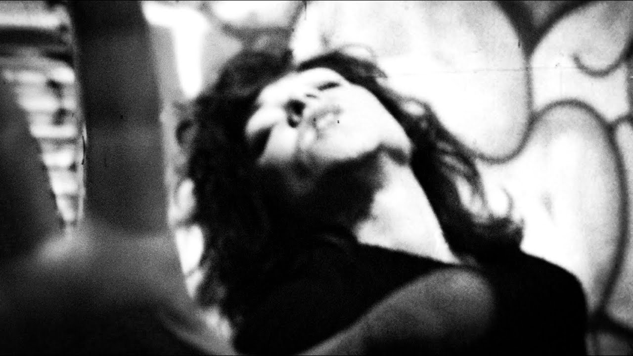 WHITE HILLS -with Primal Scream's Simone Marie Butler- "Honesty"  (Official Music Video)