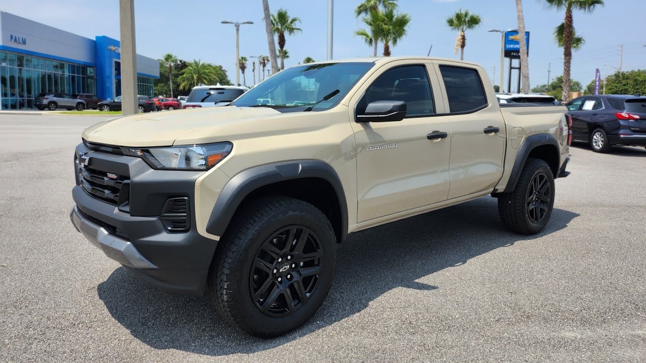 2023 Chevrolet Colorado Trail Boss, "Sand Dune Metallic" en Español