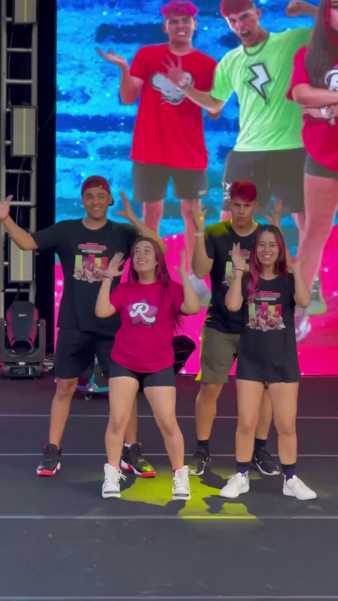 DANCINHA DA MÚSICA CHICLETE *Emilly e os Rosa