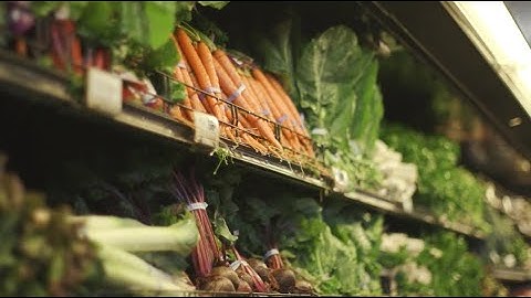 Grocery Shopping with a Dietitian | Produce