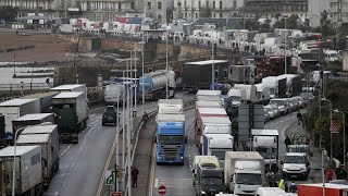Vége a blokádnak a francia-brit határon, több ezer kamionos indulhat útnak