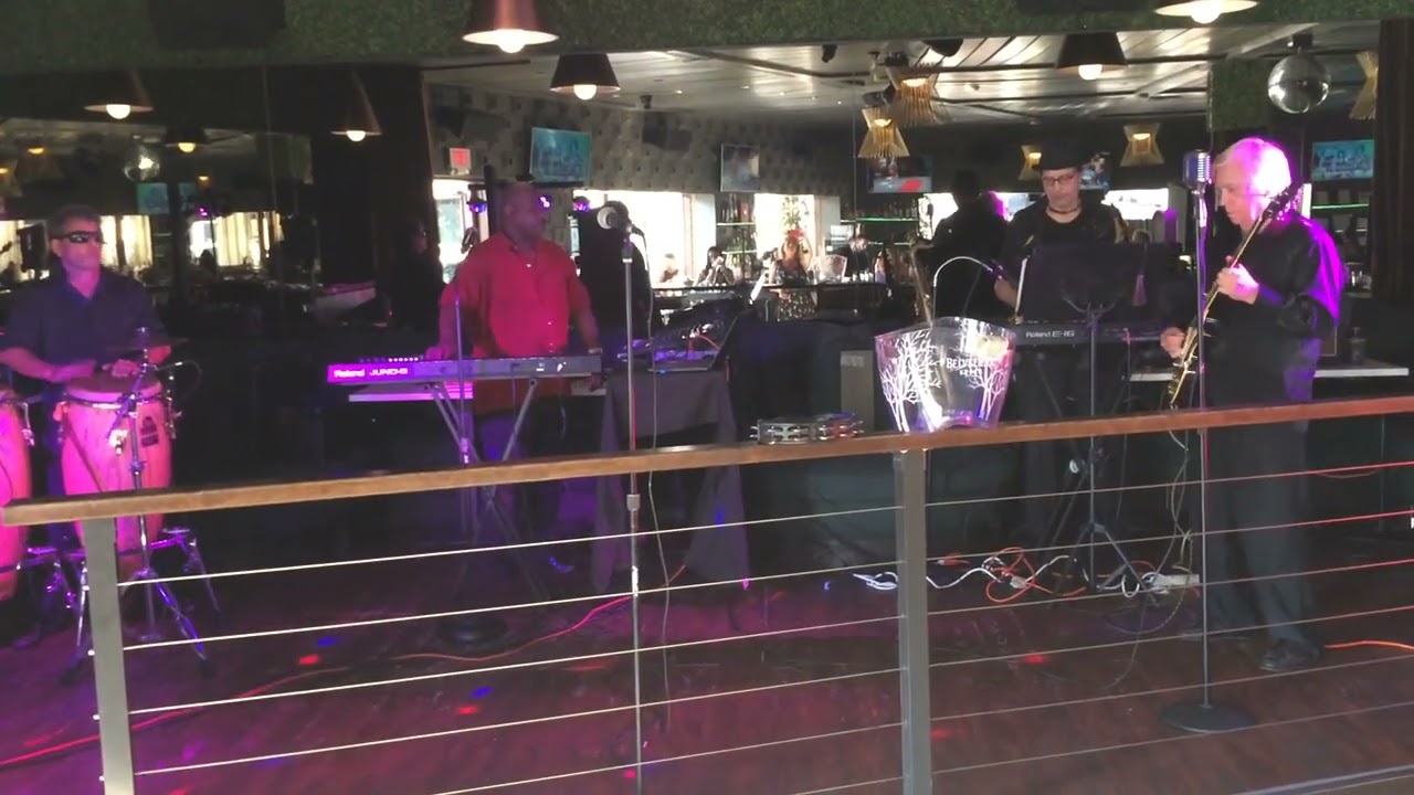 Mr Magic Cavo Lounge