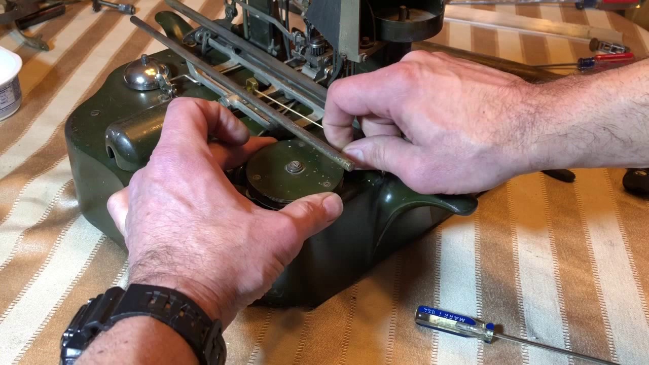 Oliver typewriter spring drum repair, broken main spring. YouTube