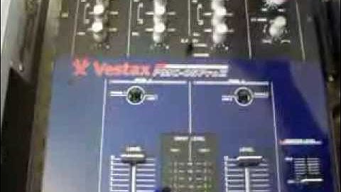 Technics 1200 MK3 :  Vestax PMC 05 Pro :