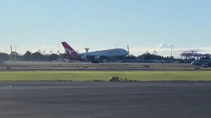SYD Airport: Qantas A380. Go Around