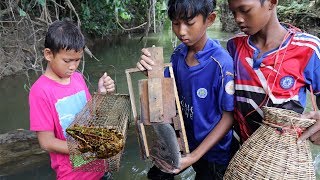 New Fishing Trap Chan - Amazing Smart Boys Using Wood To Make A Trap For Big Fish - Pat 2G