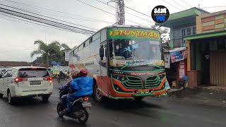 Bus Harapan Baru Stuntman armada jam pagi ke Banyuwangi melintasi perempatan Talangagung kepanjen