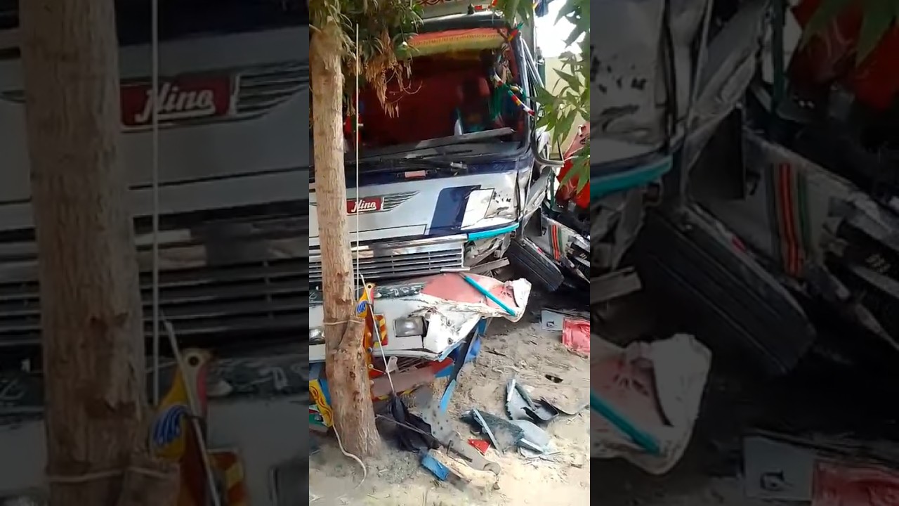Dangerous two Trailla accident video on main highway #shortvideo #traillavideo #vialshorts