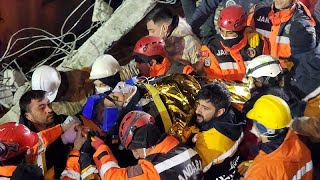 En Turquie, rescapés et secouristes espèrent toujours retrouvent des survivants