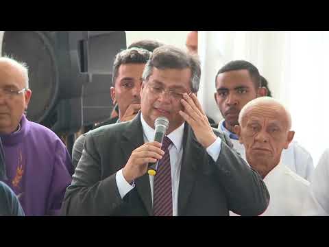 Governador Flávio Dino se emociona no último adeus a Humberto Coutinho