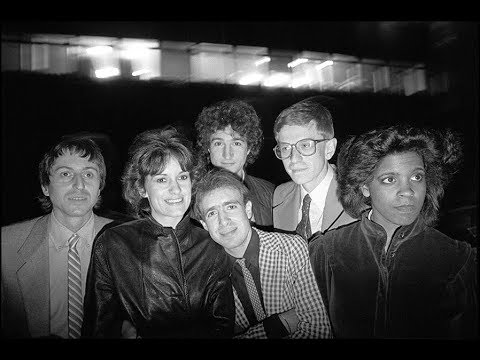 The Waitresses - Christmas Wrapping (TDD Video Edit) - YouTube