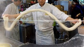 Singapore Street Food - Amazing! Makes Noodle Pulling by Hand, Hand Pulled Noodles