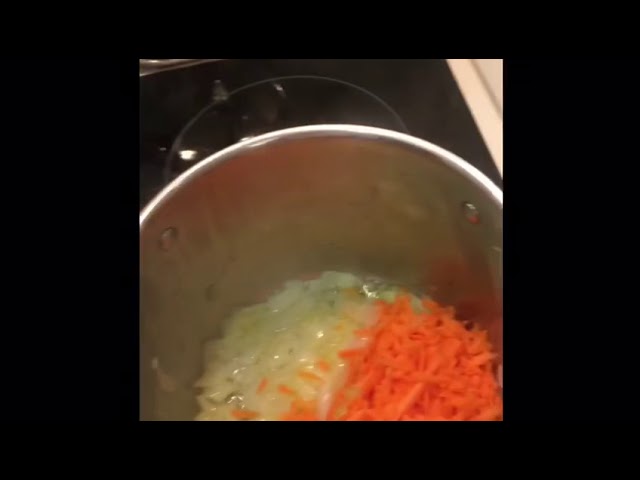 Кускус с луком и морковкой на завтрак