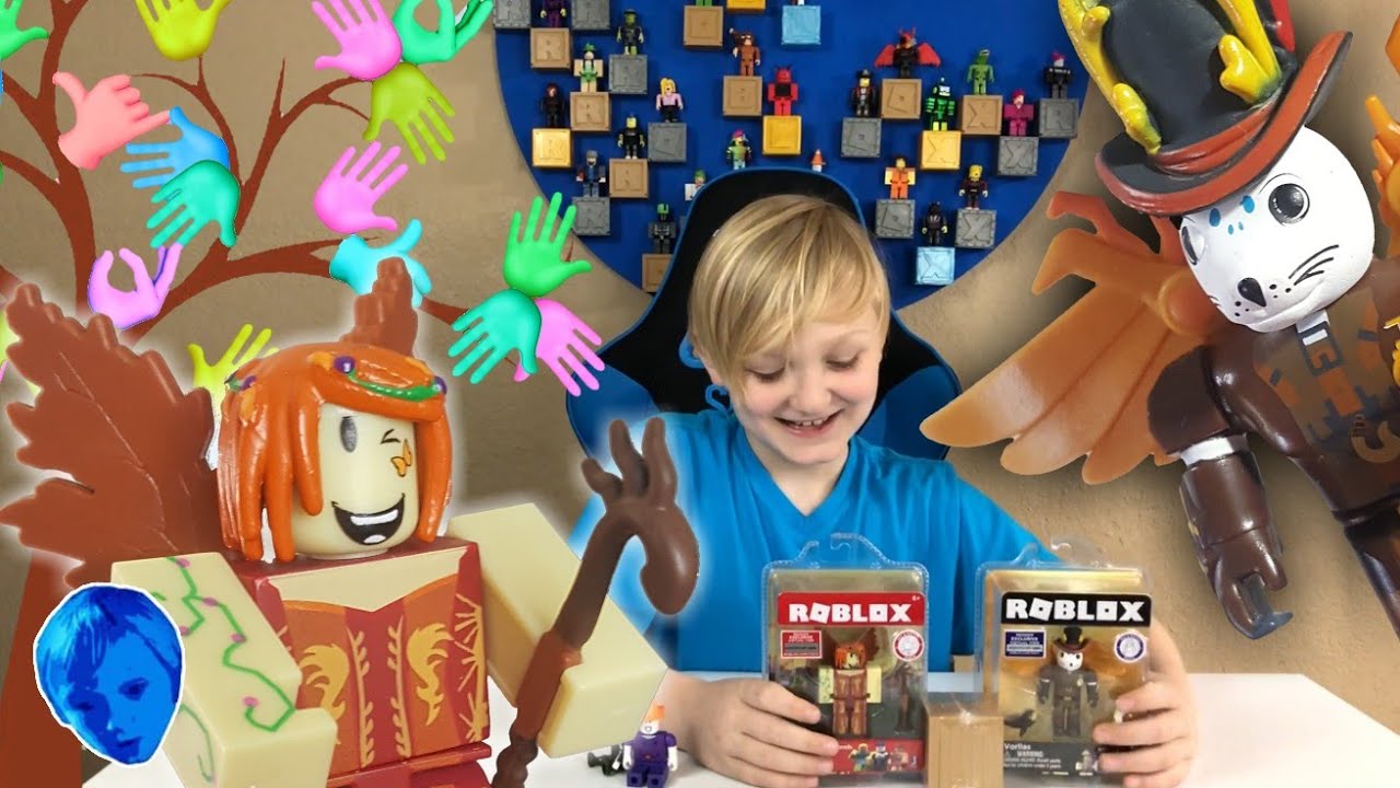 Queen Of The Treelands And Vorlias Opening New Roblox Toys From Jazwares Toys And A Free Code Youtube - queen of the treelands roblox action figure 4