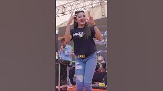 aduhh mbak tanti senyumnyaa