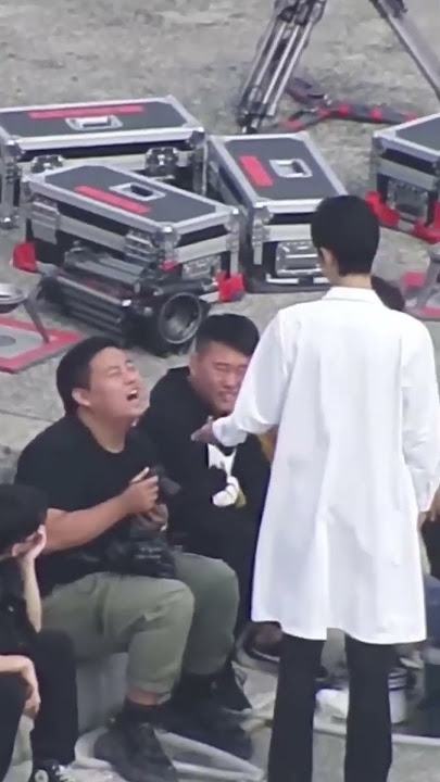 This reaction 😅 Xiao Zhan ✨ The Oath of Love 🐰🩺👨🏻‍⚕️🎻