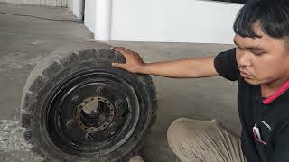 Cara potong bunga tyre forklift.