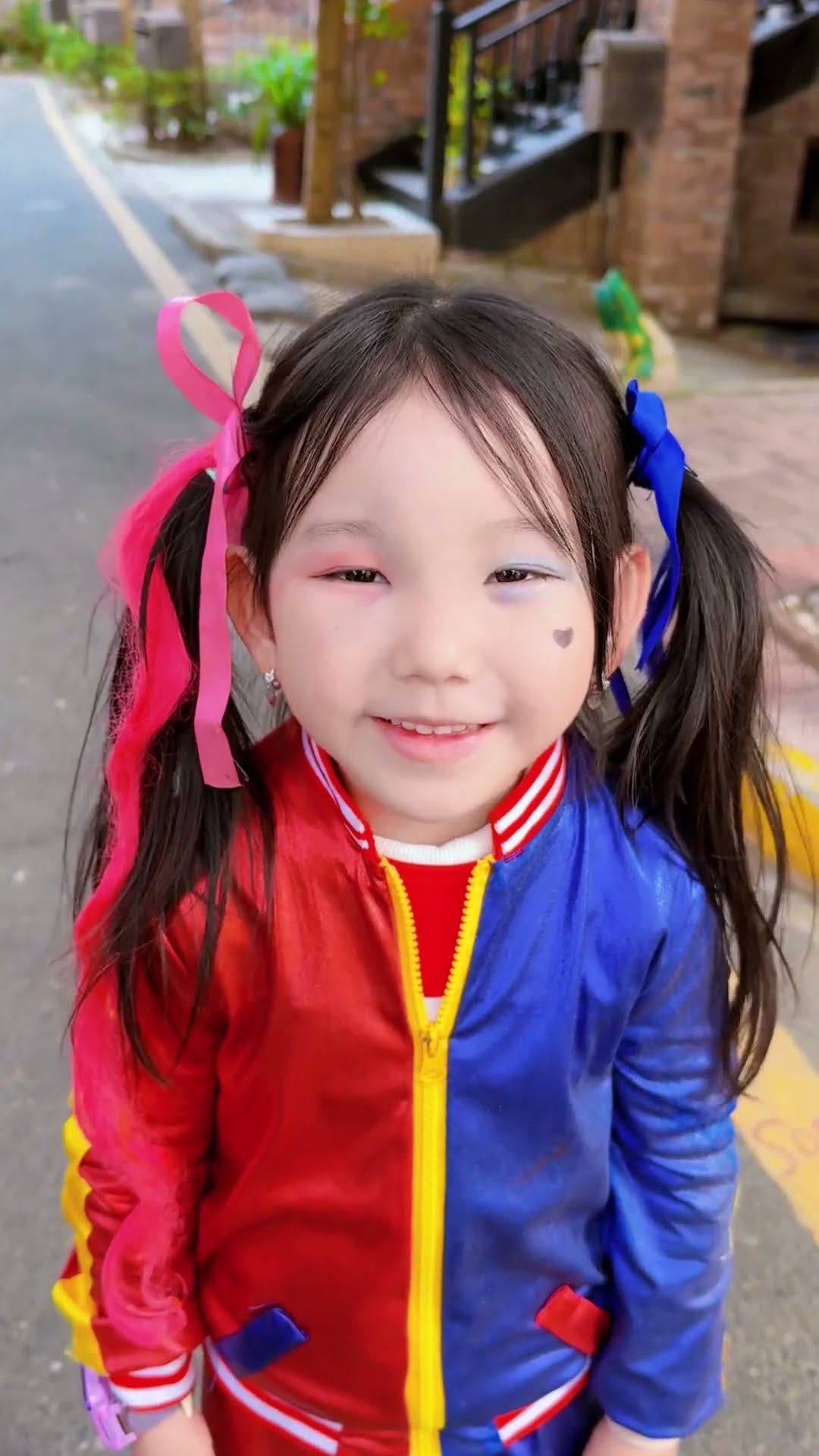 Little Harley Quinn smiled at the angel and successfully escaped the disaster!! #Joker #Angel