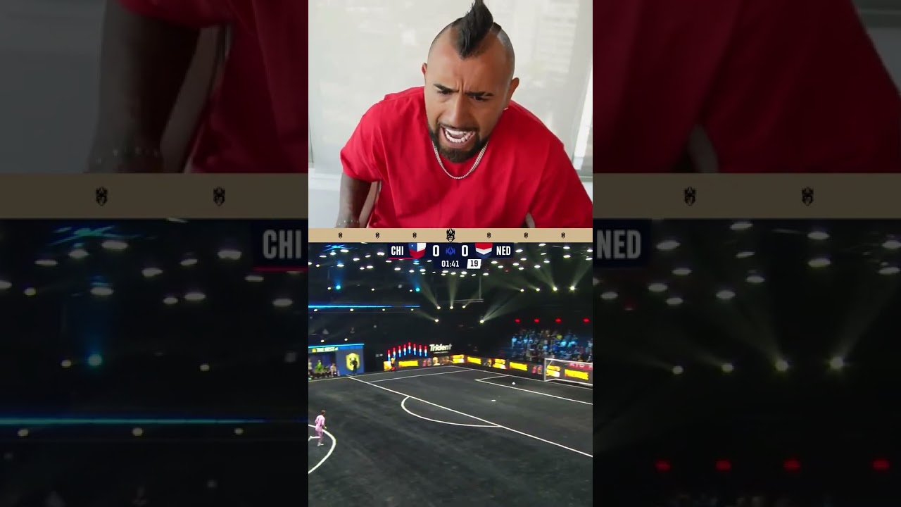 Arturo Vidal celebra el primer gol de Chile en la KWCN