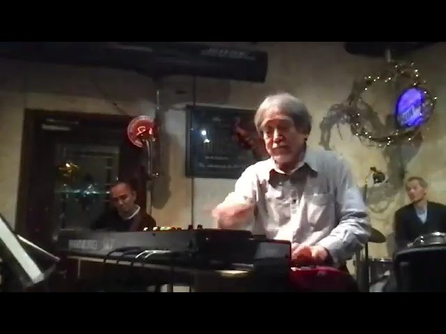 ライブラウンジ スパッツ