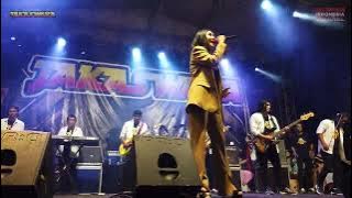 NELLA KHARISMA - PAMER BOJO // OM JAKASWARA LIVE AT SIDOARJO