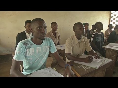 Congo, Visite du ministre A. C. Makosso dans certains centres d'examen