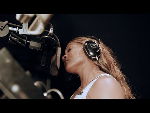 Victoria Ibek - Lucky (Lyric Video)