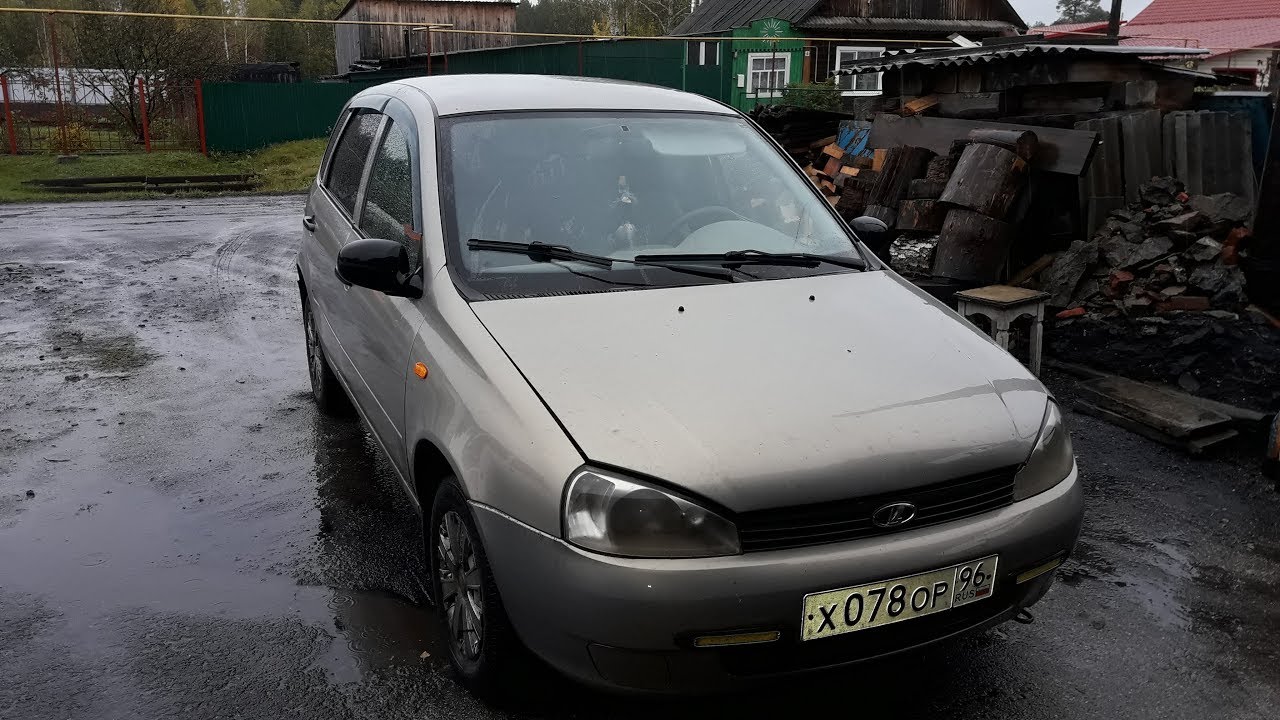 Tabiatda yalangoch qizlar fon rasmi Yalangoch, jingalak etuk ayollar fotosuratlarda ozlarining jozibalarini namoyish etadilar