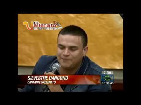 SILVESTRE CANTANDO CANTINERO CON NUEVO LOOK.