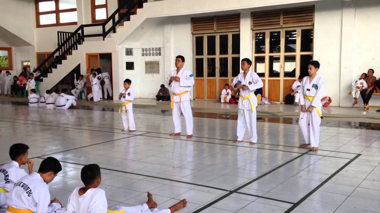 Ujian Kenaikan Taekwondo Sabuk Kuning - YouTube