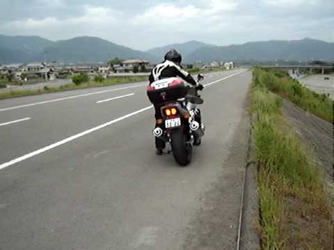 Honda CB1300 Super Four (1998), take-off & fly-by