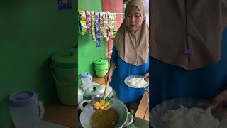 Adek Pemalu Aku Beli Nugget Buat Makan