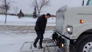 Big Front Grill on a Western Star 4900 (video 3)