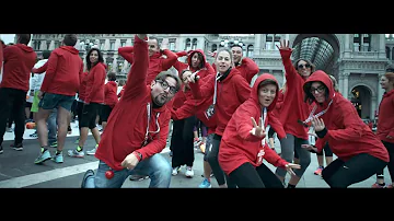 Il Flash Mob di Radio Deejay a Milano sulle note di "Party Like a Russian" di Robbie Williams