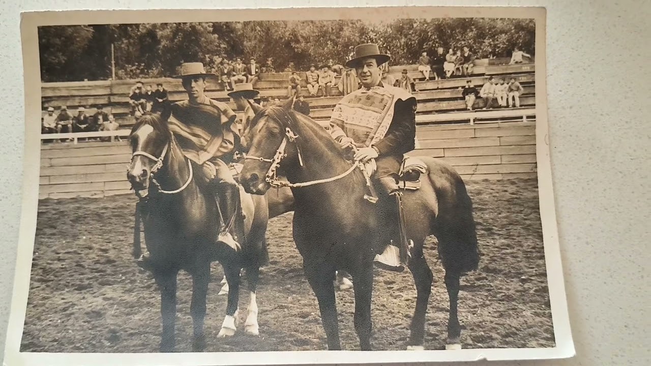 Emilio Lafontaine montado en El Quinto Roncador y Renato Luengo en el famoso Caoba Inocente.