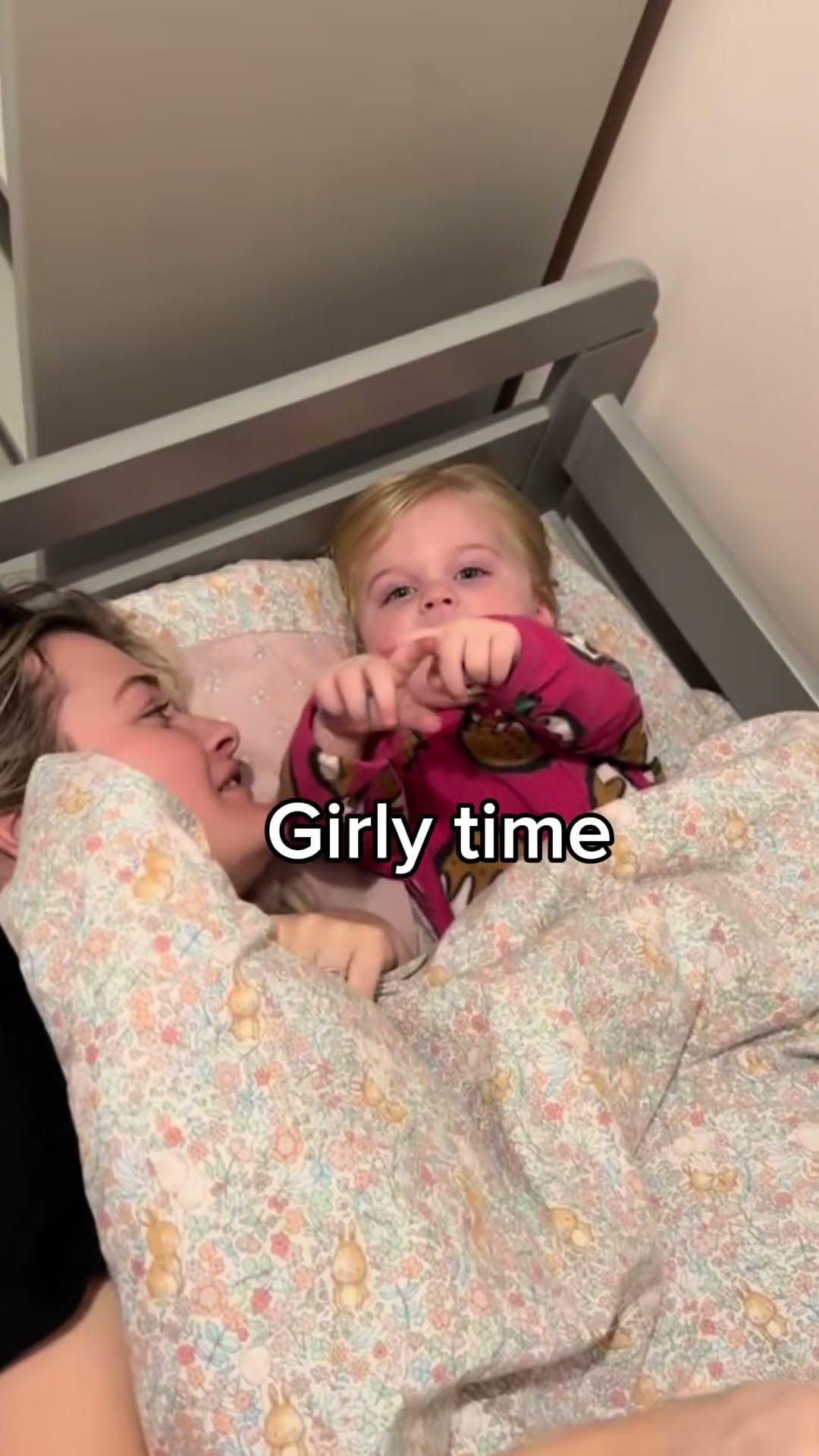 Mummy and daughter kick me out ??