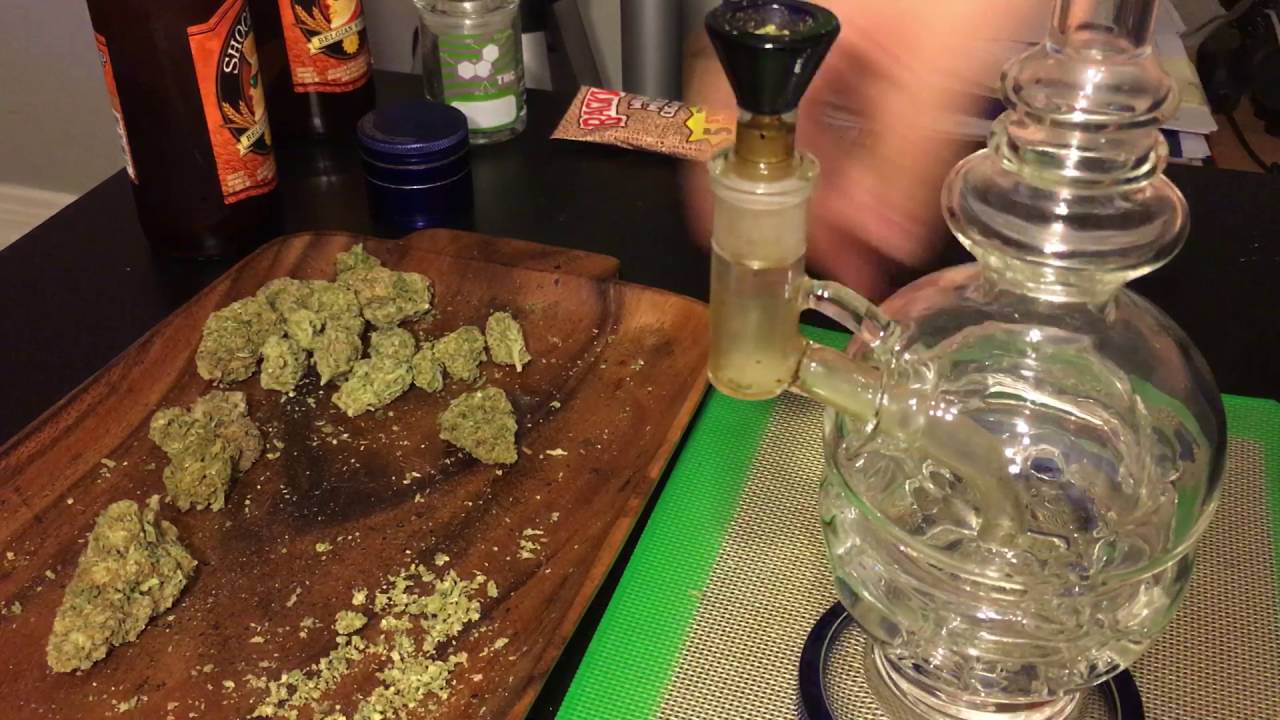 Late night bong sesh #7(close up video)